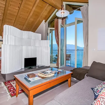 Vista D'oro Palma Apt. 21 * Perledo